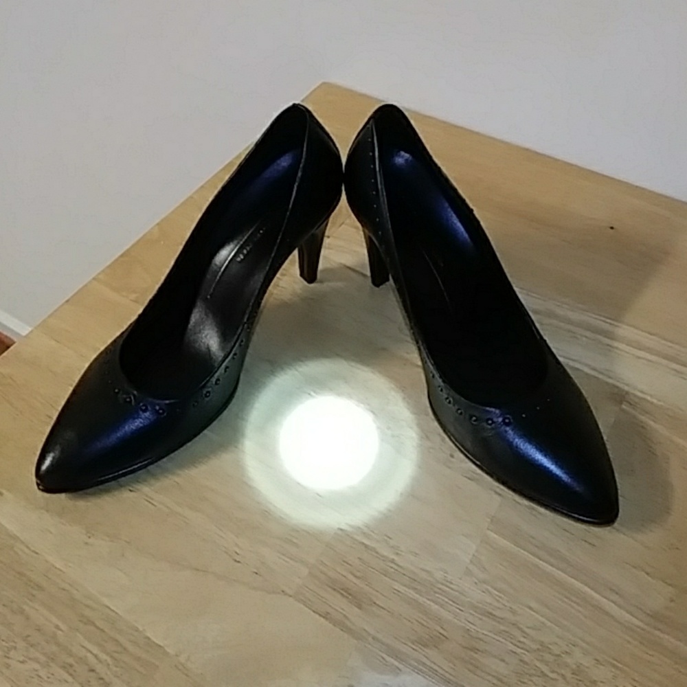 Ecco Black Pumps